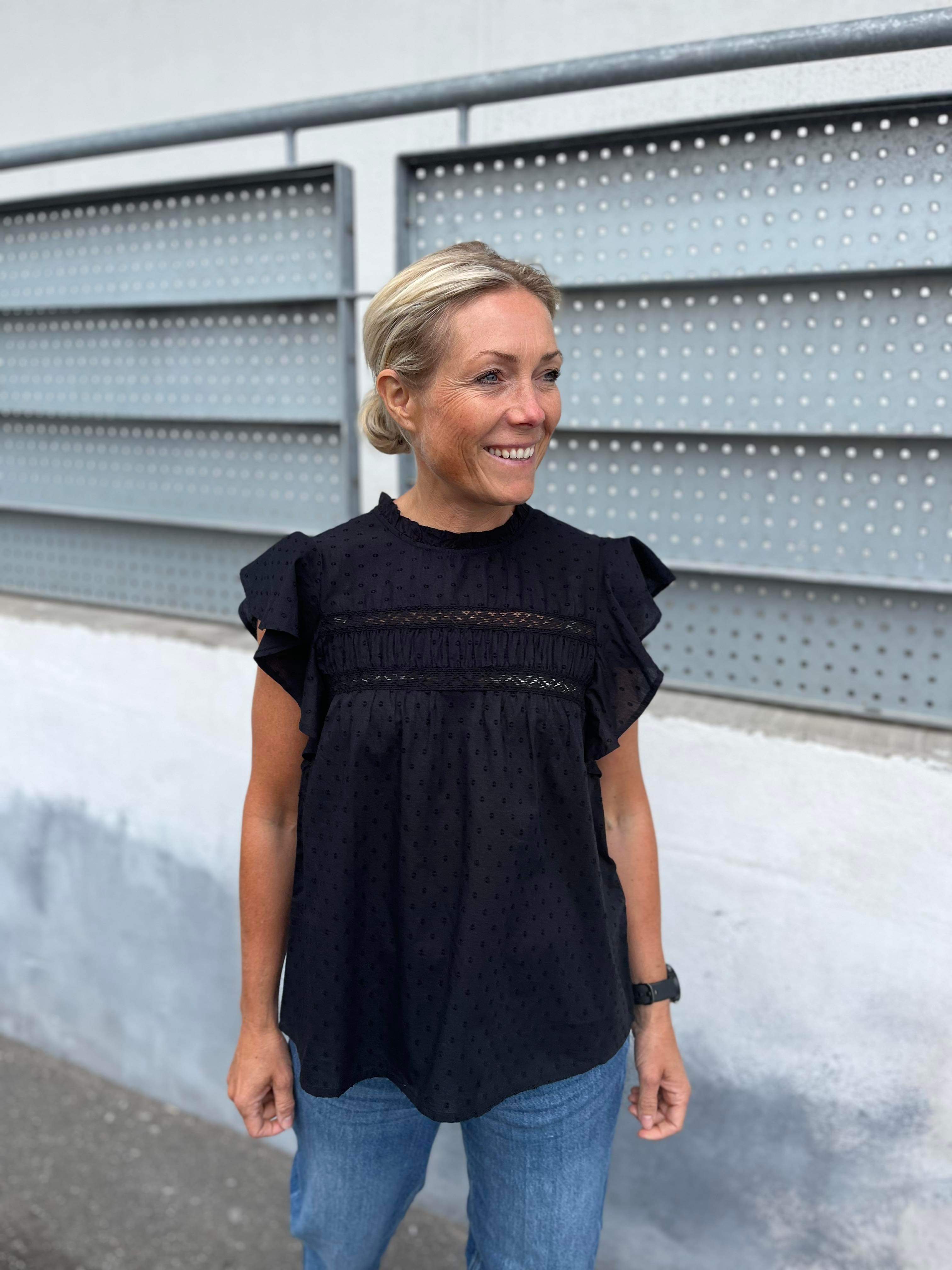 VMTRINE T-Shirts & Tops - Black